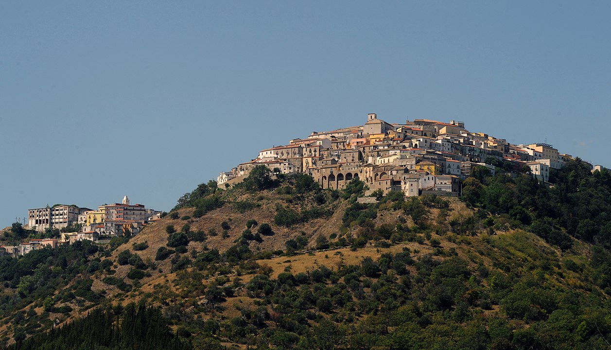1257px-Rotondella_(MT)_-_Basilicata_-_Italia